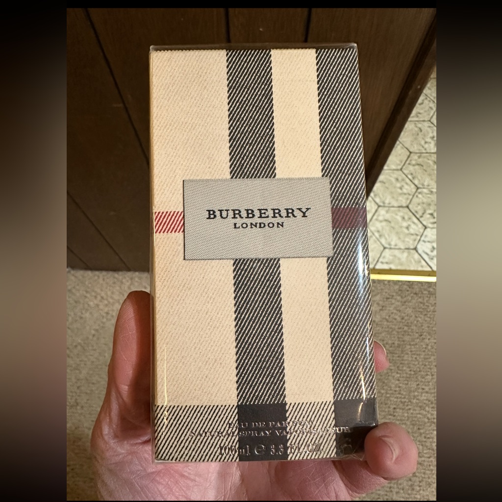 Burberry Eau De Parfum Spray